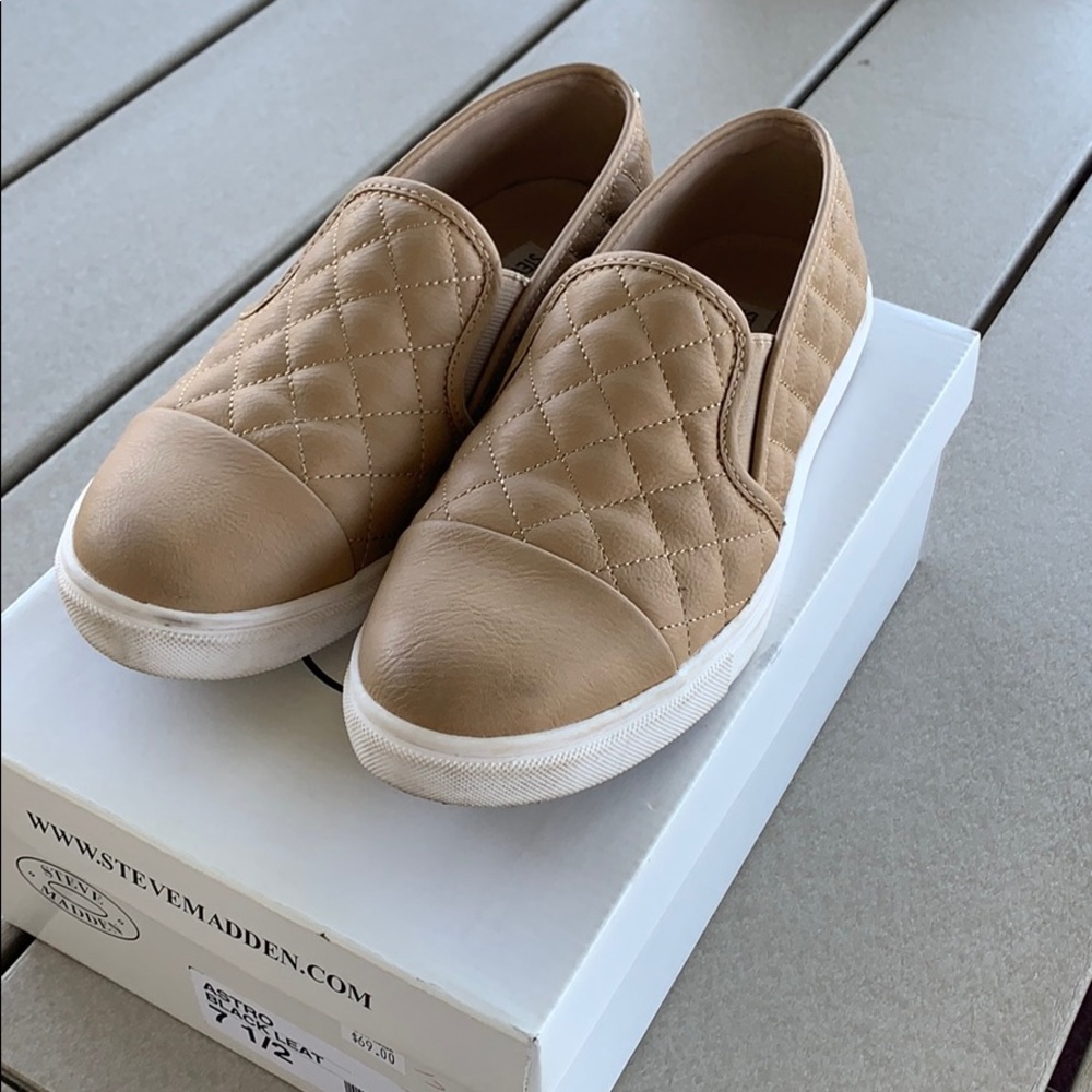 Steve Madden tan sneakers